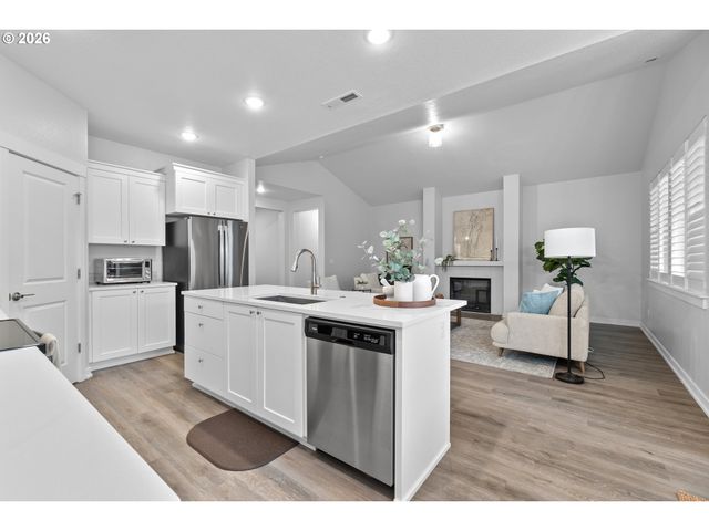 513 Ne FREMONT Dr, Estacada, OR 97023