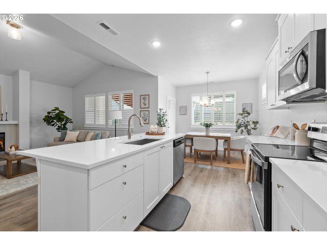 513 Ne FREMONT Dr, Estacada, OR 97023