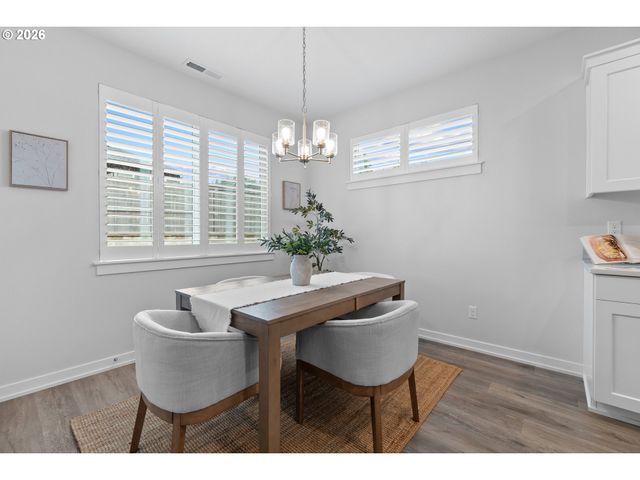 513 Ne FREMONT Dr, Estacada, OR 97023