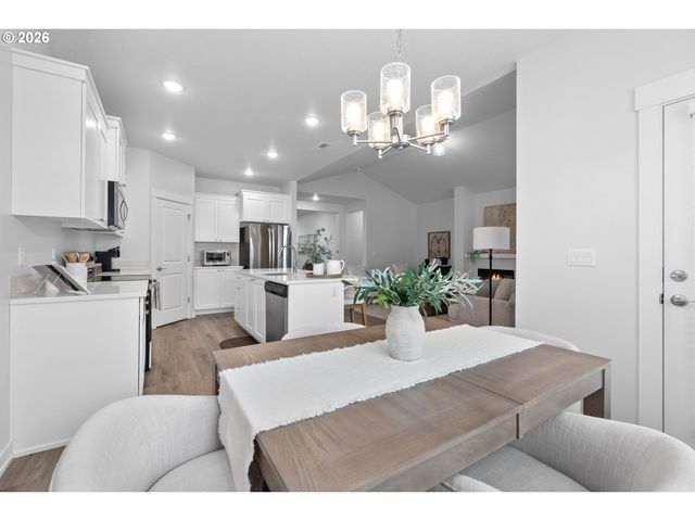 513 Ne FREMONT Dr, Estacada, OR 97023