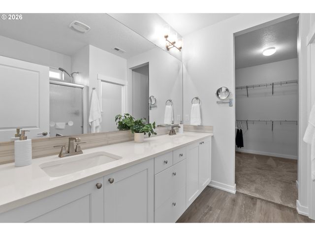 513 Ne FREMONT Dr, Estacada, OR 97023