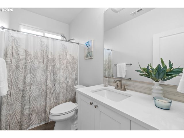 513 Ne FREMONT Dr, Estacada, OR 97023