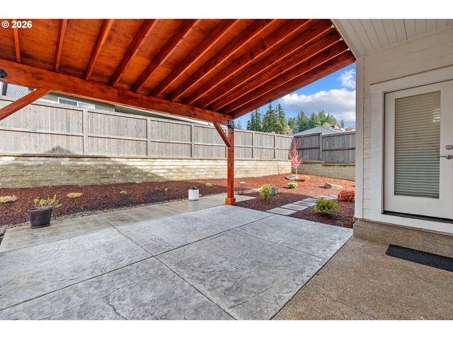 513 Ne FREMONT Dr, Estacada, OR 97023