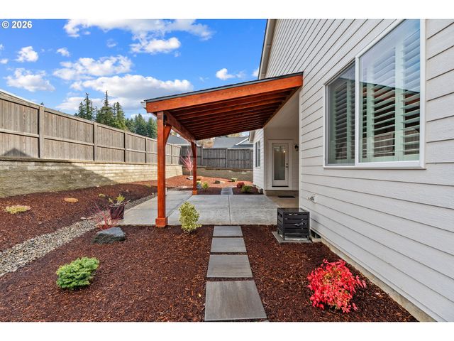 513 Ne FREMONT Dr, Estacada, OR 97023