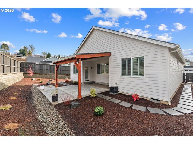 513 Ne FREMONT Dr, Estacada, OR 97023