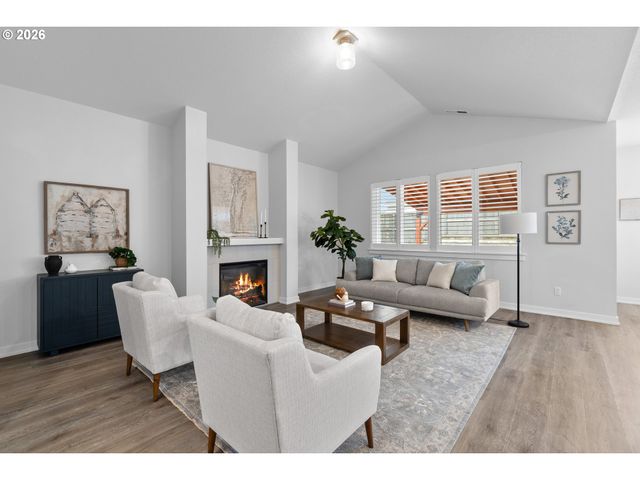 513 Ne FREMONT Dr, Estacada, OR 97023