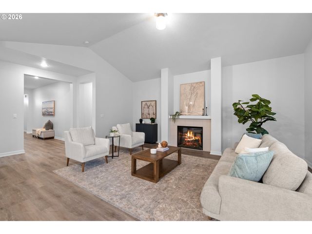 513 Ne FREMONT Dr, Estacada, OR 97023