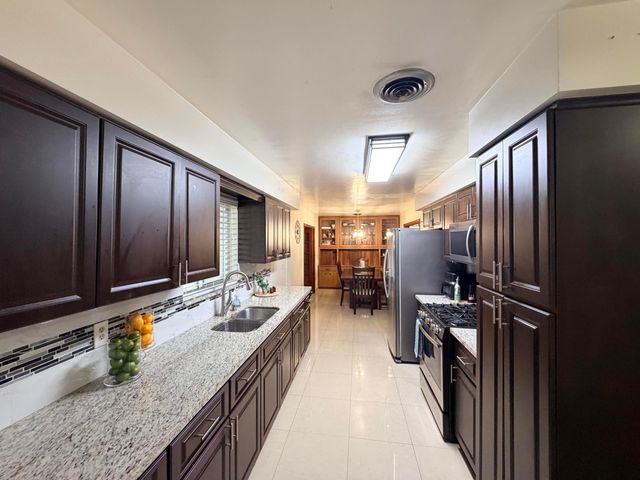 955 NW 4th St Street, Belle Glade, FL 33430