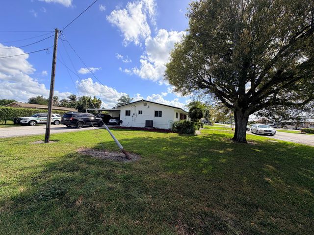 955 NW 4th St Street, Belle Glade, FL 33430
