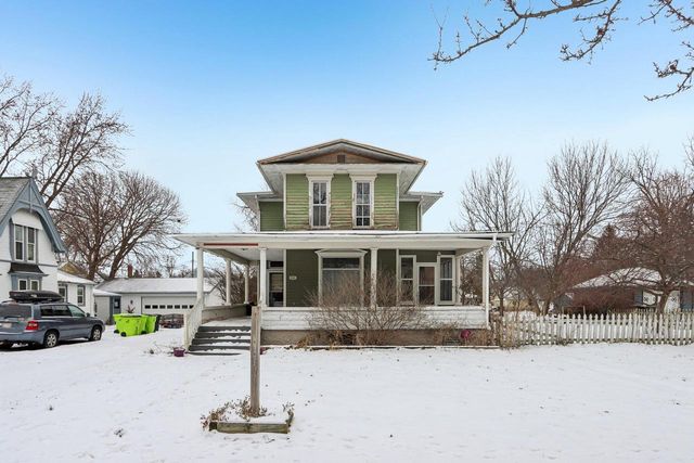 711 E Walworth AVENUE, Delavan, WI 53115