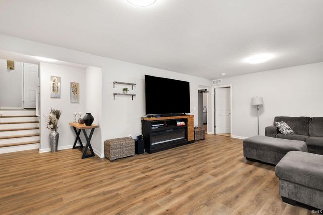 1308 Chapel Hill Drive, Mishawaka, IN 46545