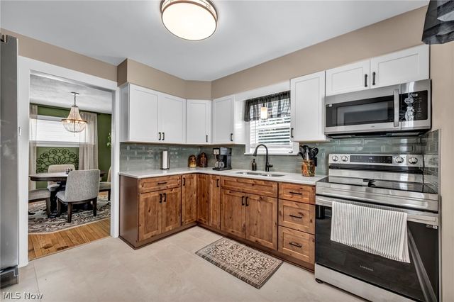 5697 W 54th Street, Parma, OH 44129