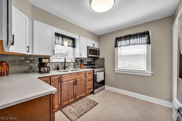5697 W 54th Street, Parma, OH 44129