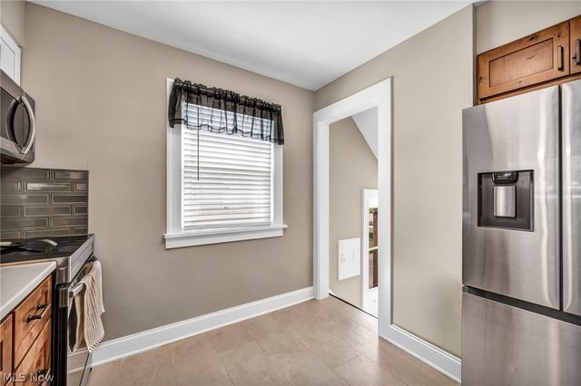 5697 W 54th Street, Parma, OH 44129