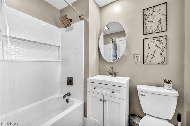5697 W 54th Street, Parma, OH 44129