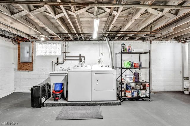 5697 W 54th Street, Parma, OH 44129