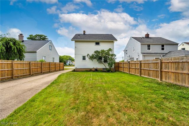 5697 W 54th Street, Parma, OH 44129