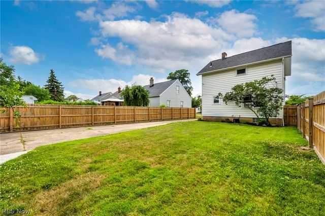 5697 W 54th Street, Parma, OH 44129