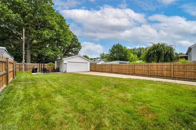 5697 W 54th Street, Parma, OH 44129