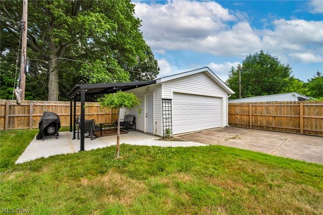 5697 W 54th Street, Parma, OH 44129
