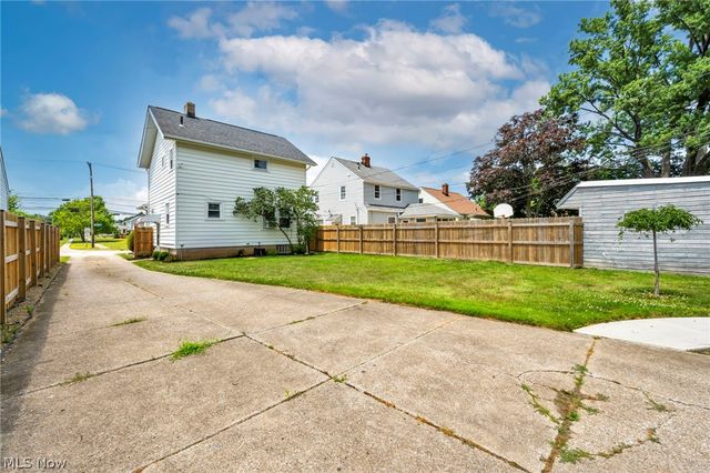 5697 W 54th Street, Parma, OH 44129