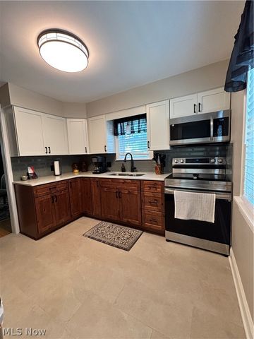 5697 W 54th Street, Parma, OH 44129