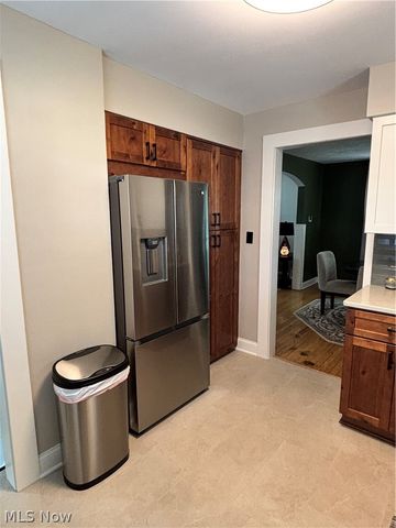 5697 W 54th Street, Parma, OH 44129