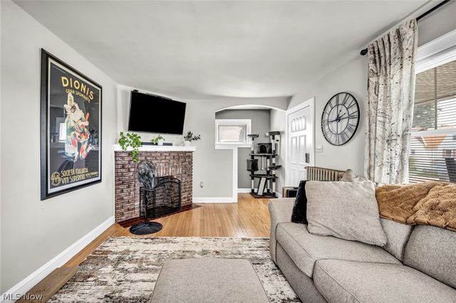5697 W 54th Street, Parma, OH 44129