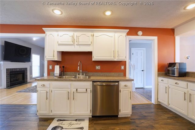 703 Charlie Street, Hurricane, WV 25526