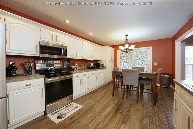 703 Charlie Street, Hurricane, WV 25526