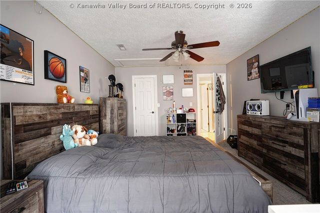 703 Charlie Street, Hurricane, WV 25526