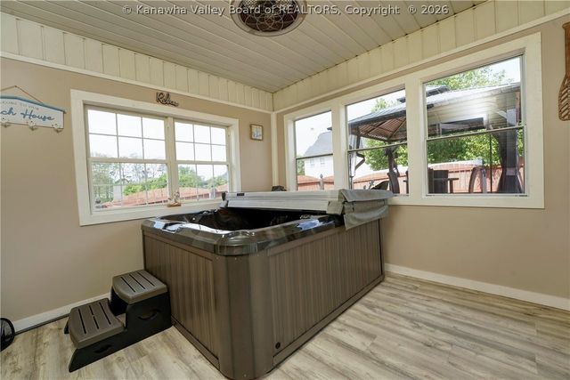 703 Charlie Street, Hurricane, WV 25526