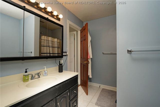 703 Charlie Street, Hurricane, WV 25526