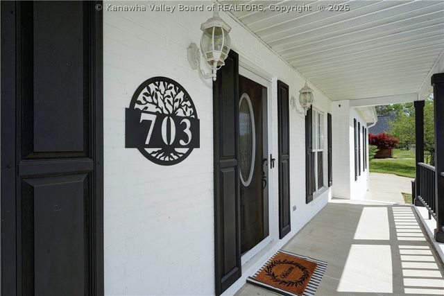 703 Charlie Street, Hurricane, WV 25526