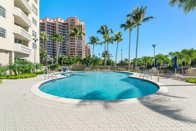 90 Edgewater Drive 917, Coral Gables, FL 33133