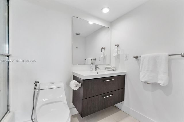 90 Edgewater Drive 917, Coral Gables, FL 33133