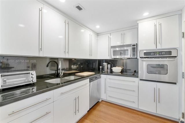 90 Edgewater Drive 917, Coral Gables, FL 33133