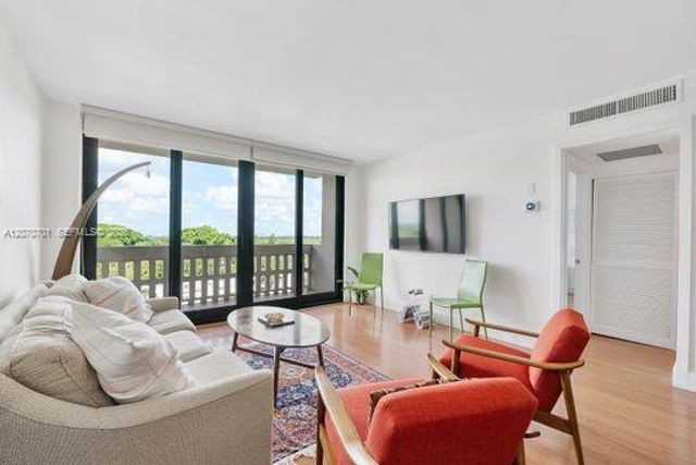 90 Edgewater Drive 917, Coral Gables, FL 33133