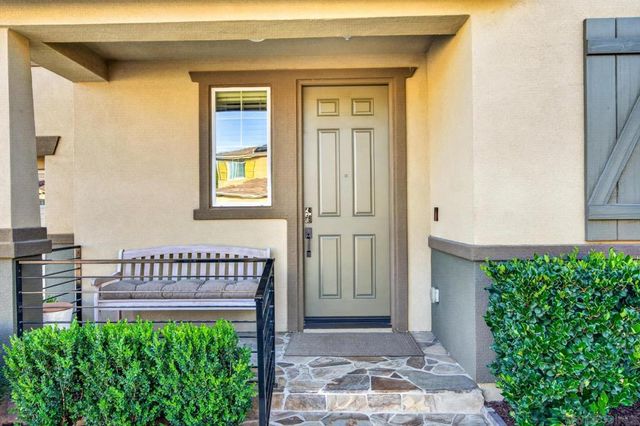 2077 Del Rincon Place, Escondido, CA 92026