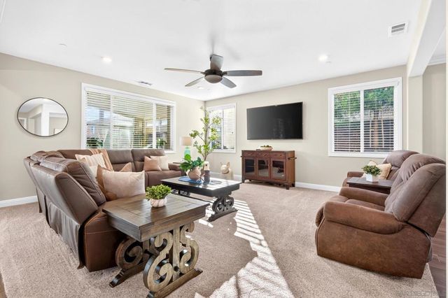 2077 Del Rincon Place, Escondido, CA 92026