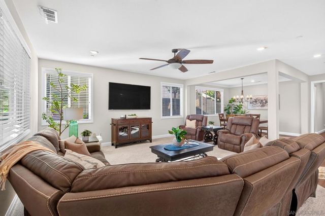 2077 Del Rincon Place, Escondido, CA 92026