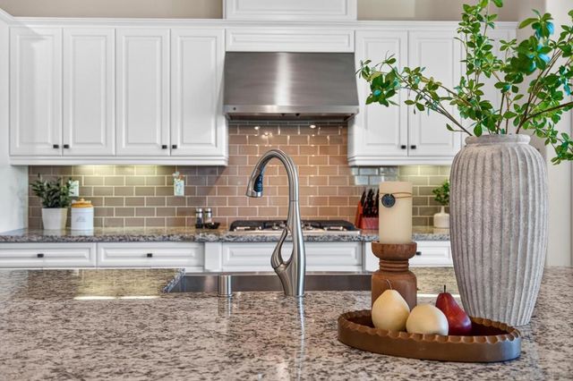 2077 Del Rincon Place, Escondido, CA 92026