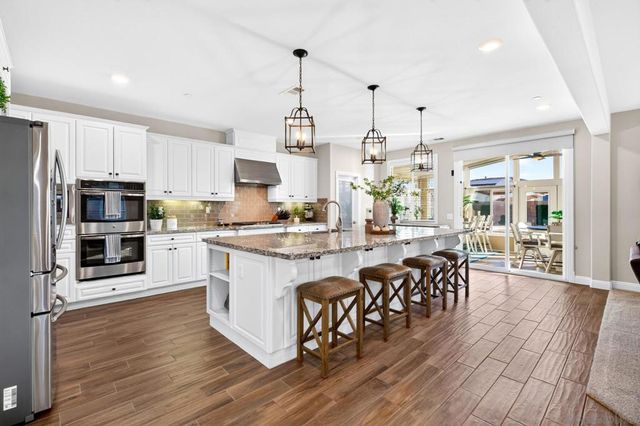 2077 Del Rincon Place, Escondido, CA 92026