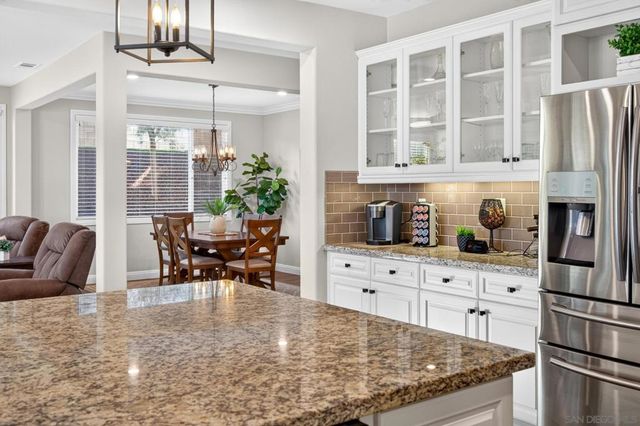 2077 Del Rincon Place, Escondido, CA 92026