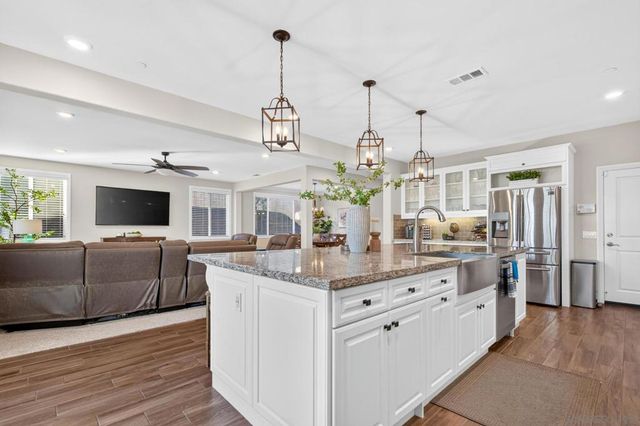 2077 Del Rincon Place, Escondido, CA 92026