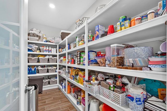 2077 Del Rincon Place, Escondido, CA 92026