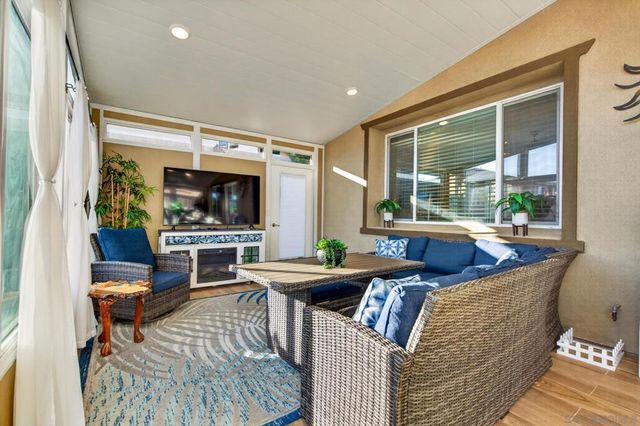 2077 Del Rincon Place, Escondido, CA 92026