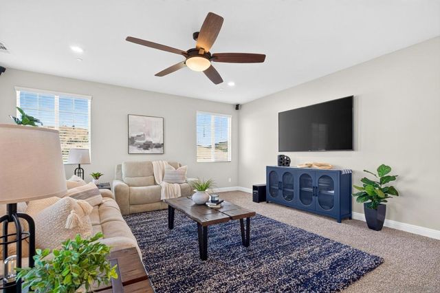 2077 Del Rincon Place, Escondido, CA 92026