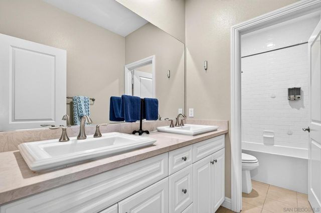 2077 Del Rincon Place, Escondido, CA 92026