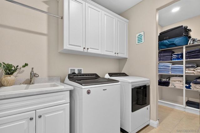 2077 Del Rincon Place, Escondido, CA 92026